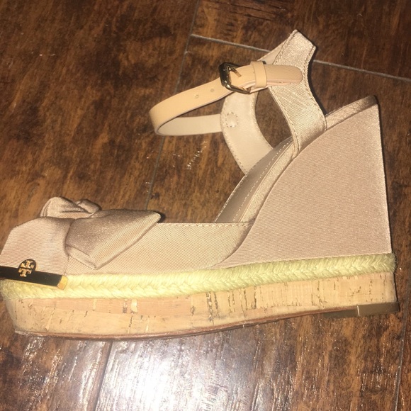 Tory Burch Penny Faille Bow Wedge - Picture 3 of 7